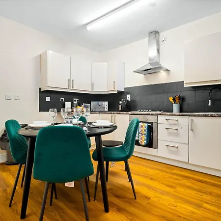 Holiday home 3 Bed House For Contractors & Families And Free Parking *