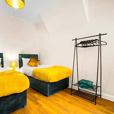 3 Bed House For Contractors & Families And Free Parking Holiday home *