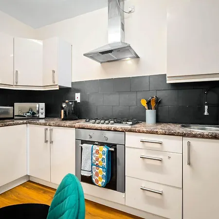 3 Bed House For Contractors & Families And Free Parking Prázdninový dům Birmingham