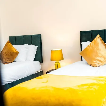 3 Bed House For Contractors & Families And Free Parking * Birmingham